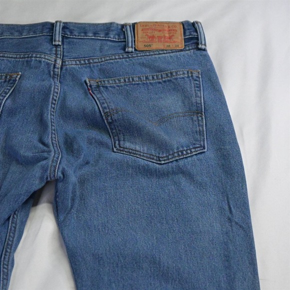 Levi's 38 x 34 505 Regular Fit Straight Leg Light Stonewash‎ Denim Jeans - Picture 4 of 5